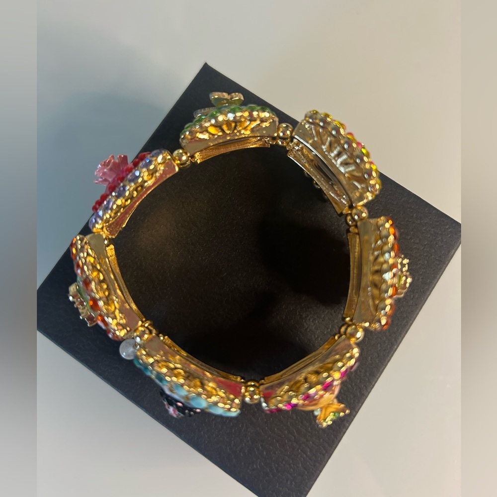 Viral Betsey Johnson spring Colorful cameo Stretch Bracelet - Picture 6 of 7